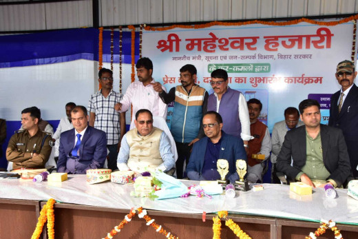 मंत्री महेश्वर हजारी ने फीता काटकर प्रेस क्लब दरभंगा का किया उद्घाटन